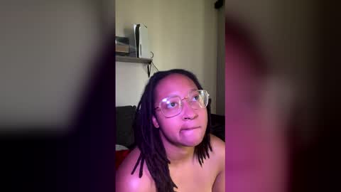 High Queen Clio online show from April 3, 4:27 pm