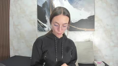 Cloe  online show from June 10, 3:06 am