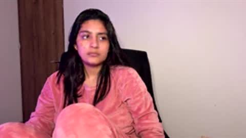 cloe small online show from March 12, 5:43 am