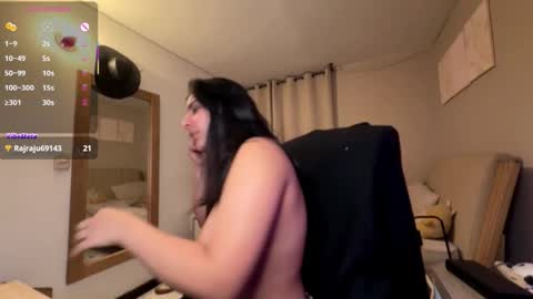 cloe small online show from November 25, 6:04 am