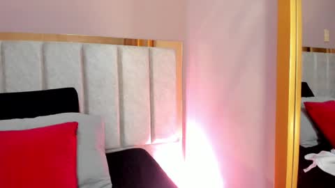 Cloe Rossel online show from April 18, 7:58 pm