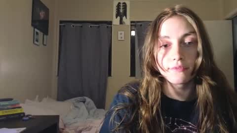 Snapshot of clover_tully chatting on December 25, 9:02 am Clover online show from December 25, 9:02 am