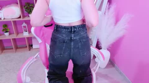 Mia online show from June 23, 3:10 pm