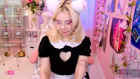 Mia online show from March 9, 11:14 pm