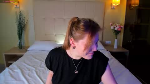 Snapshot of colleen_blake chatting on October 20, 4:54 pm Collen Mon Tue Wed Thu Fri GMT 3 0300am - 0900am online show from October 20, 4:54 pm