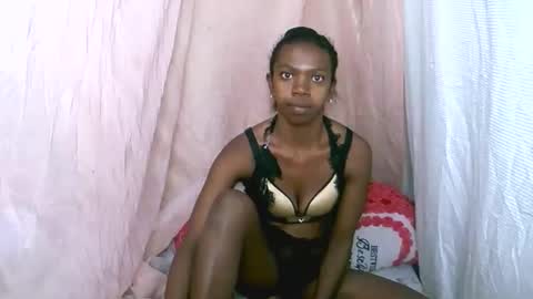 coquine_lara online show from June 1, 10:32 pm