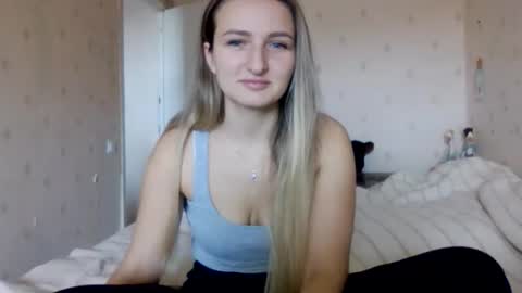 Snapshot of cora_fora chatting on October 22, 8:41 am cora_fora online show from October 22, 8:41 am
