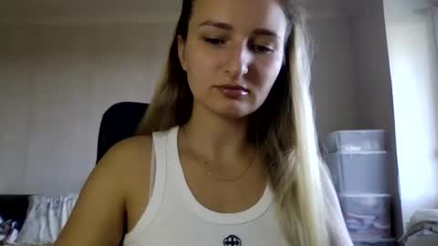 Snapshot of cora_fora chatting on September 15, 7:27 am cora_fora online show from September 15, 7:27 am