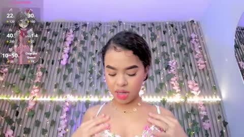 coralineross_ online show from November 24, 11:01 am