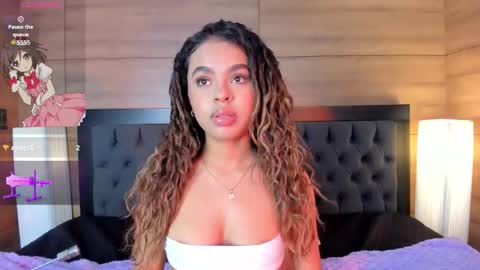 coralineross_ online show from February 27, 6:52 pm