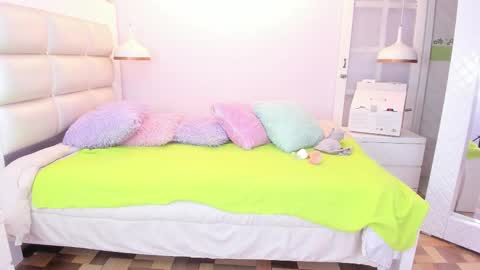 Snapshot of cottons_candys chatting on October 20, 12:19 pm cottons_candys online show from October 20, 12:19 pm