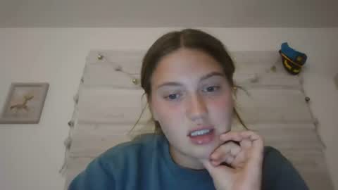 Em online show from July 17, 2:27 am