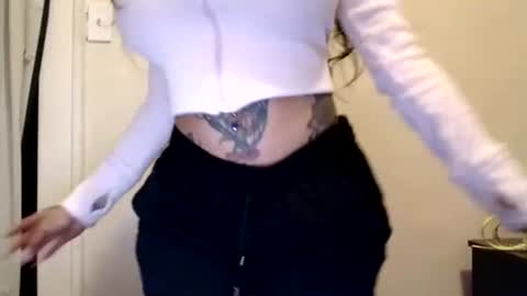 CreamyExotica online show from February 3, 4:04 am