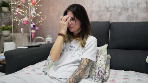 Snapshot of crissy_love chatting on January 21, 7:28 pm crissy_love online show from January 21, 7:28 pm