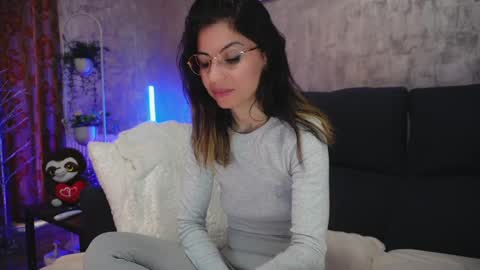 Snapshot of crissy_love chatting on February 17, 6:31 am crissy_love online show from February 17, 6:31 am