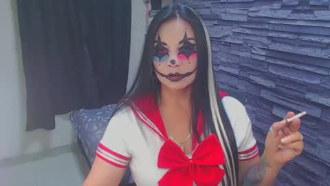 Snapshot of cruela_deviil chatting on October 20, 10:46 pm cruela_deviil online show from October 20, 10:46 pm