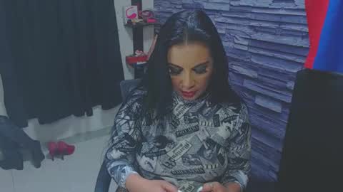 Snapshot of cruela_deviil chatting on September 19, 8:08 pm cruela_deviil online show from September 19, 8:08 pm