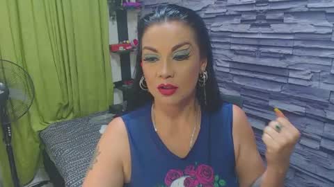 Snapshot of cruela_deviil chatting on March 8, 5:03 am cruela_deviil online show from March 8, 5:03 am