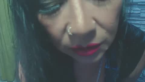 Snapshot of cruela_deviil chatting on January 15, 12:30 am cruela_deviil online show from January 15, 12:30 am