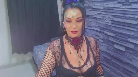 Snapshot of cruela_deviil chatting on October 17, 11:08 pm cruela_deviil online show from October 17, 11:08 pm