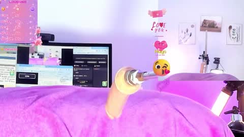Snapshot of cruella_92 chatting on February 6, 9:49 pm Mia online show from February 6, 9:49 pm