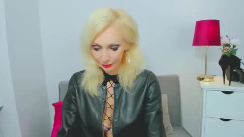 Snapshot of crystalgorgeous chatting on January 20, 9:01 pm Crsyatal online show from January 20, 9:01 pm