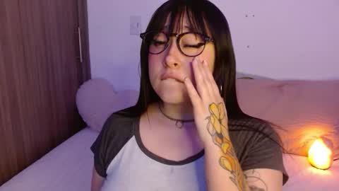 Snapshot of crystalitesq chatting on September 21, 1:59 am Olivia  online show from September 21, 1:59 am