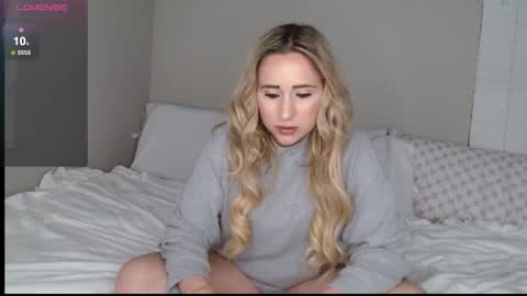 Nikki online show from October 27, 3:13 am