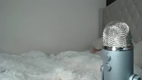 Snapshot of crystalsweet2000 chatting on December 6, 2:28 pm MissCrystal online show from December 6, 2:28 pm