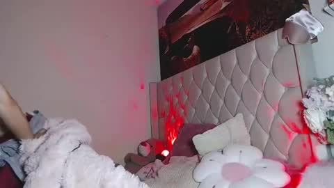 Snapshot of crystalsweet2000 chatting on October 14, 2:58 am MissCrystal online show from October 14, 2:58 am