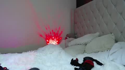 Snapshot of crystalsweet2000 chatting on December 20, 2:41 am MissCrystal online show from December 20, 2:41 am