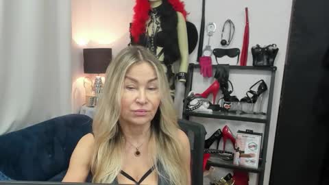 CrystalHotty online show from January 12, 5:23 am