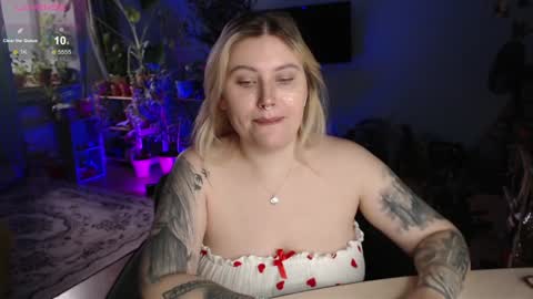 Snapshot of cuddlieschris chatting on December 14, 4:12 am Chris online show from December 14, 4:12 am