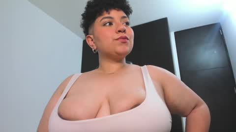 Snapshot of curly_cam_queen chatting on January 16, 3:34 am Bruna online show from January 16, 3:34 am