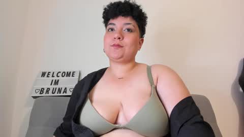 Snapshot of curly_cam_queen chatting on February 7, 5:20 am Bruna online show from February 7, 5:20 am