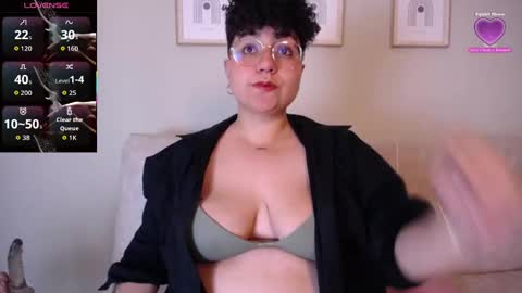 Snapshot of curly_cam_queen chatting on October 3, 3:00 am Bruna online show from October 3, 3:00 am