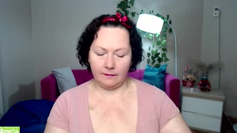 curvy_girlz online show from December 5, 6:31 pm