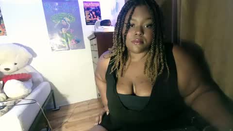 Snapshot of curvybcelinemixe chatting on January 1, 11:18 pm Cline online show from January 1, 11:18 pm