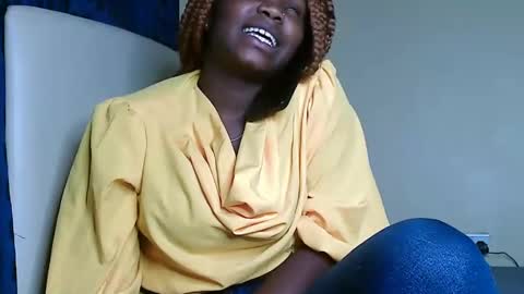 Snapshot of cute_beb2 chatting on February 24, 11:19 am V EE online show from February 24, 11:19 am