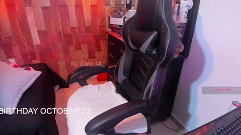 Snapshot of cute_elii chatting on October 14, 8:33 pm Independent Model online show from October 14, 8:33 pm