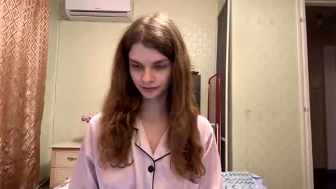Snapshot of cute_kitte chatting on October 22, 6:35 pm cute_kitte online show from October 22, 6:35 pm