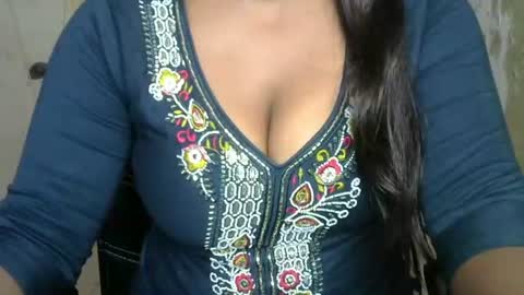 alia online show from March 27, 9:32 am