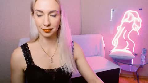 cute_smile_shy online show from November 18, 9:05 pm