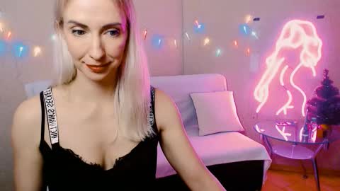 cute_smile_shy online show from December 18, 8:46 pm