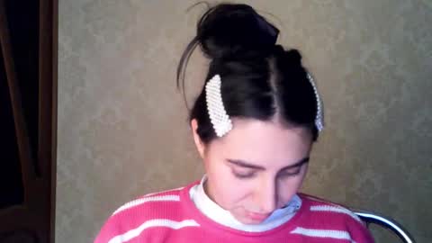 cute_strawberry_ online show from October 16, 7:27 pm