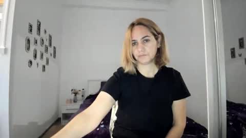 Snapshot of cutehana chatting on October 20, 3:59 pm MADY online show from October 20, 3:59 pm