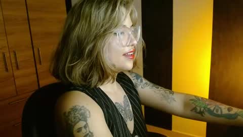 isabella online show from April 20, 9:51 pm