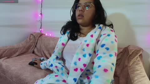 Snapshot of cutejess45 chatting on January 31, 5:51 am tell me jess   online show from January 31, 5:51 am