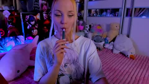 Nora online show from April 30, 8:25 pm