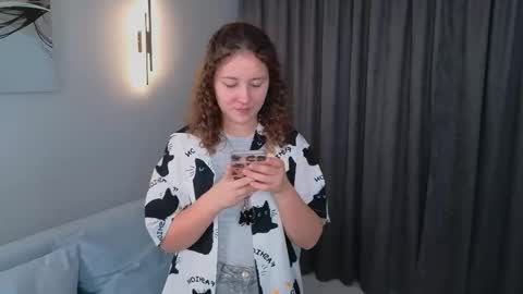 Snapshot of cynthia_myers chatting on October 21, 1:59 pm Lola online show from October 21, 1:59 pm